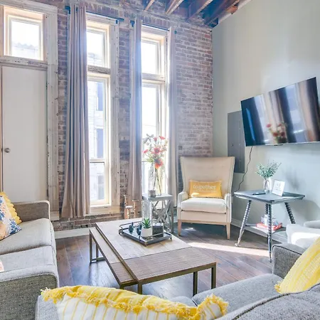 Dtwn Loft In The Heart Of Monett Pets Welcome!